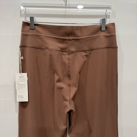 Vuori Daily Wideleg Pants in Clove XL - Picture 9 of 9